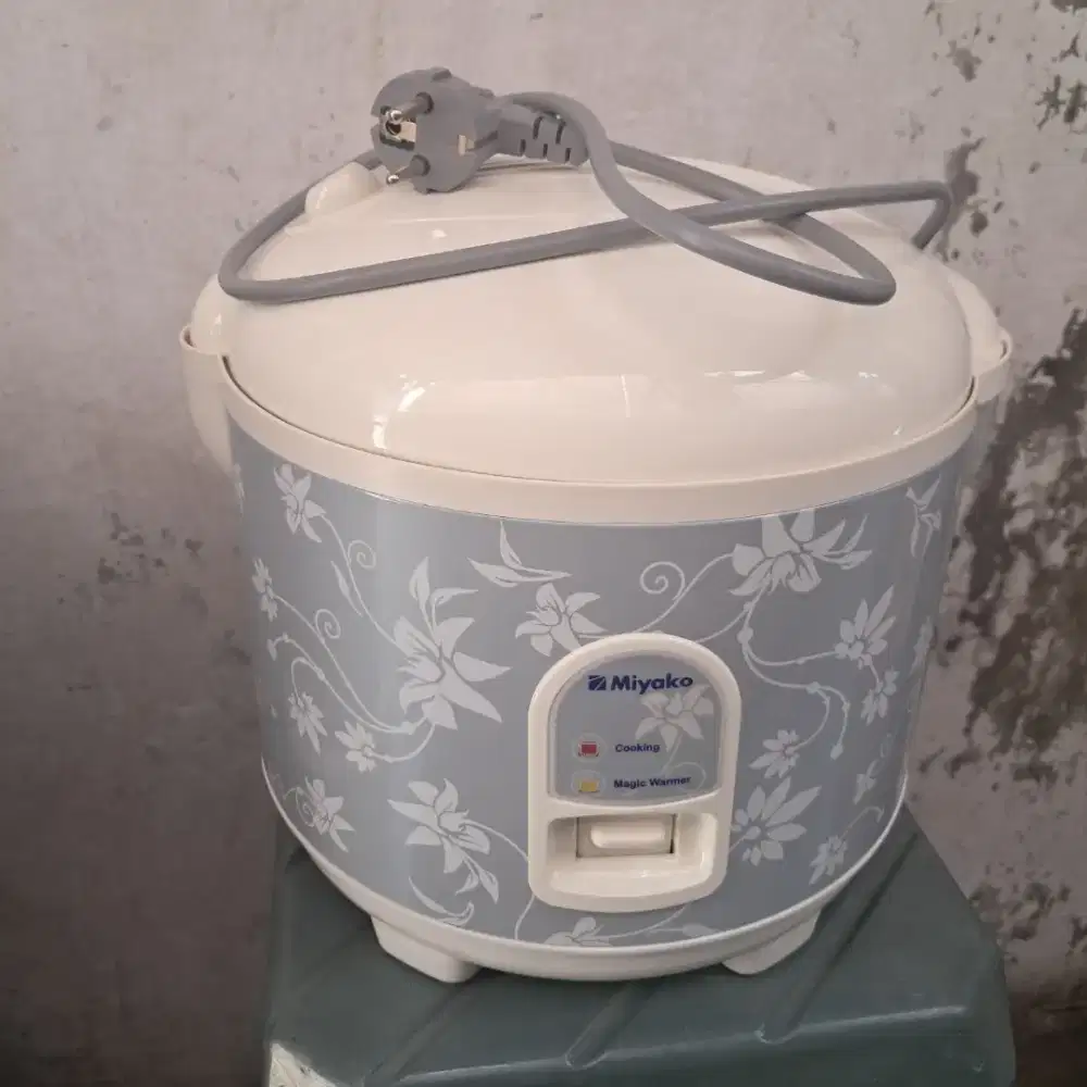 Magic com Miyako MCM-528 1.8L Penanak nasi serbaguna