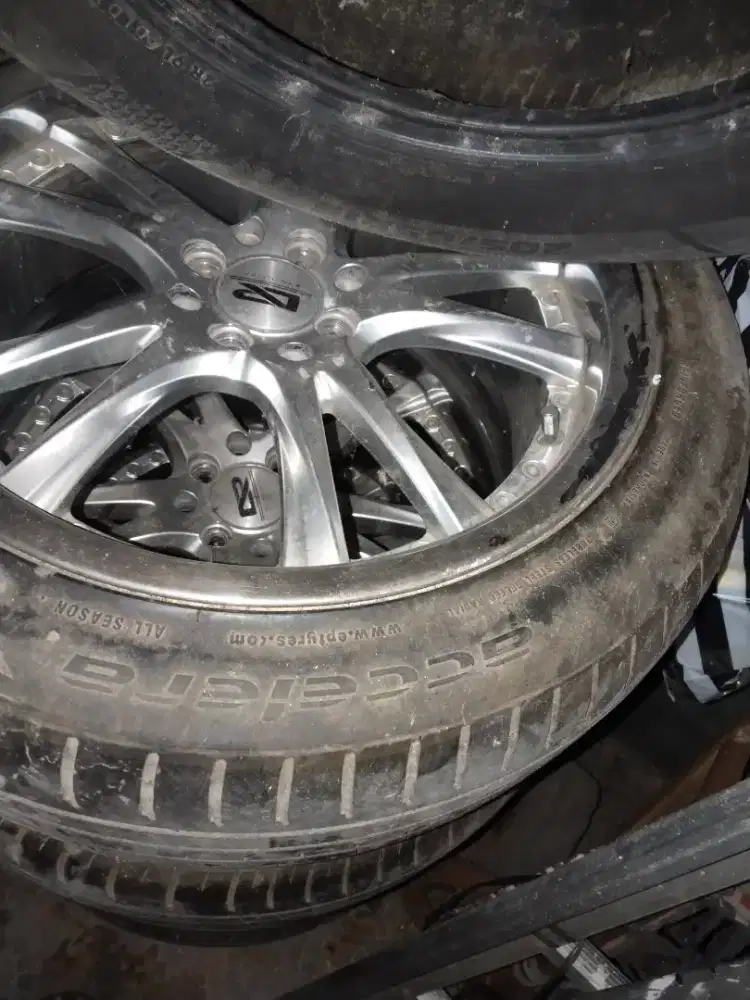 Ban bekas Ring 18 + Velg Racing