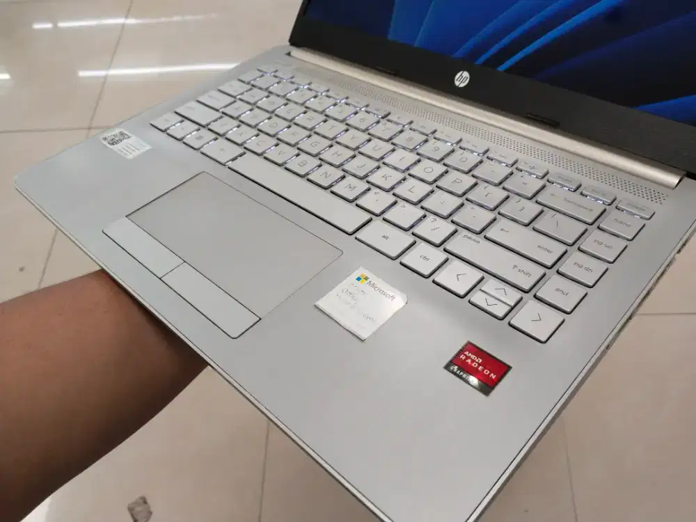 Dijual laptop Hp 14s AMD RYZEN 3-3250U ram 8GB DDR4 SSD 256GB BACKLAIT
