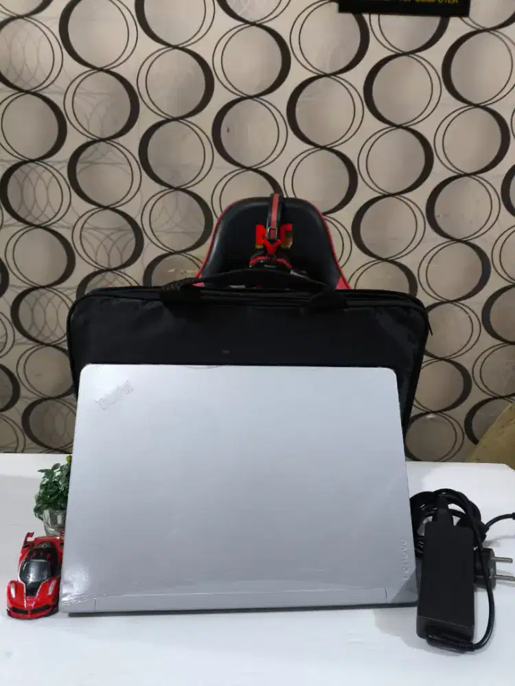 Laptop Lenovo Thinkpad 13z  superslim RAM 8GB / SSD 256GB MULUS