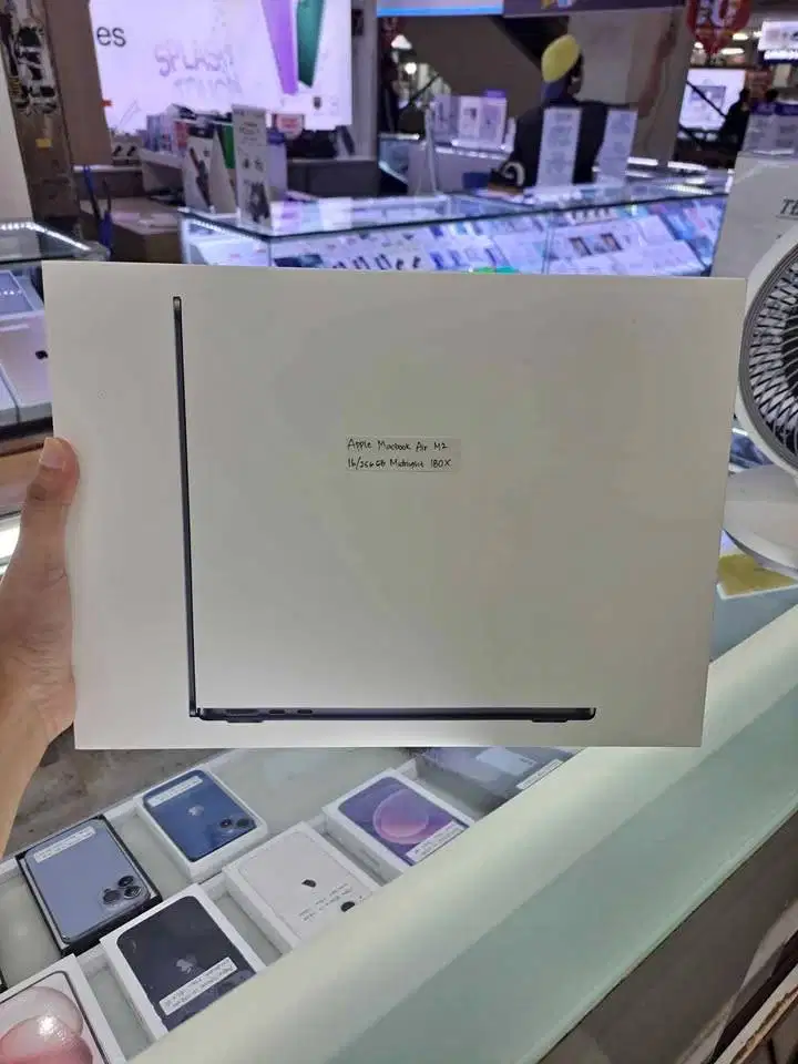 Macbook Air M2 16/256GB SSD Midnight 13 Inch New Segel Garansi Resmi