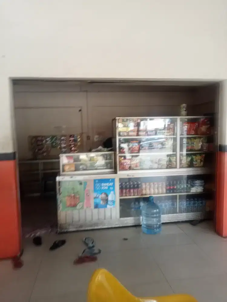 Dicari segera karyawan cewek buat jaga toko