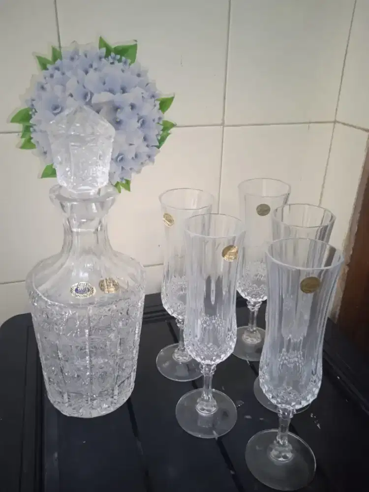 Kristal Bohemia antik dan cantik