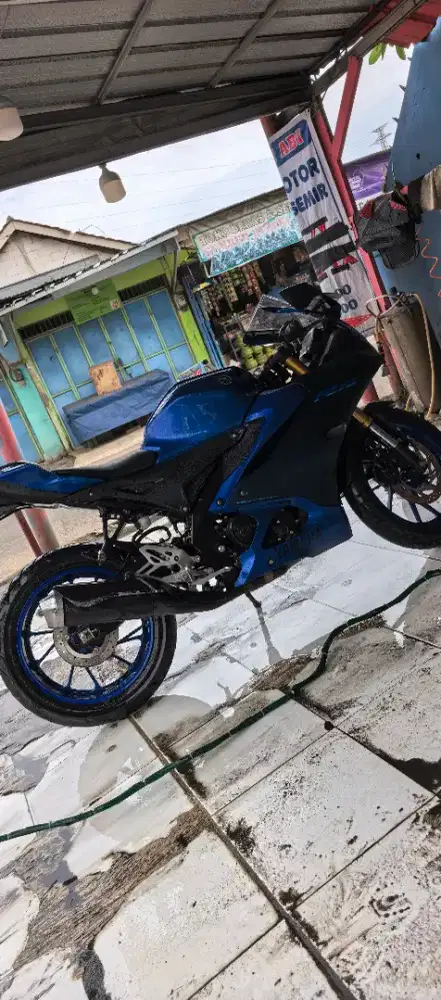 R15v4 2024 biru