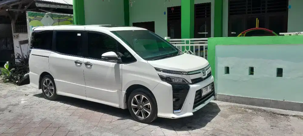 Toyota voxy 2019