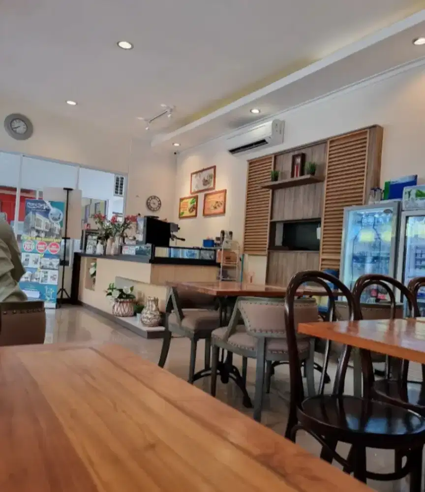 Di butuhkan admin /waiters wanita untuk resto