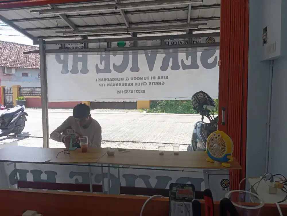 Di butuhkan karyawan wanita konter service