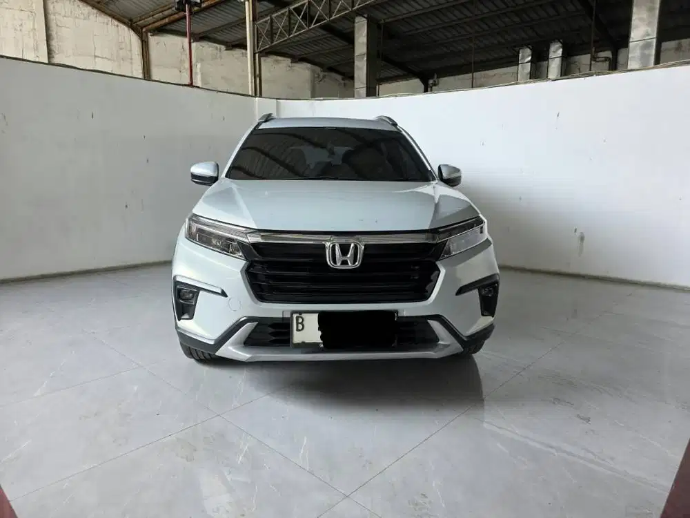 low km 33rban Honda BRV Prestige AT ( Matic ) 2023 Putih Mulus genap