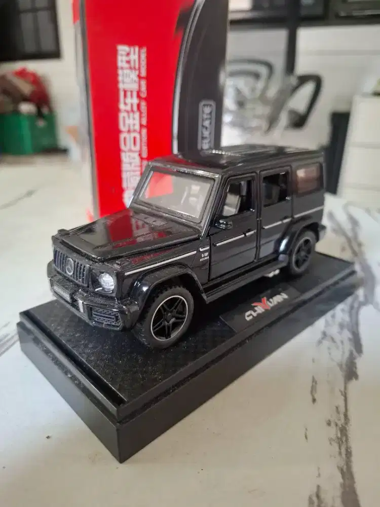 Miniatur mainan mobil