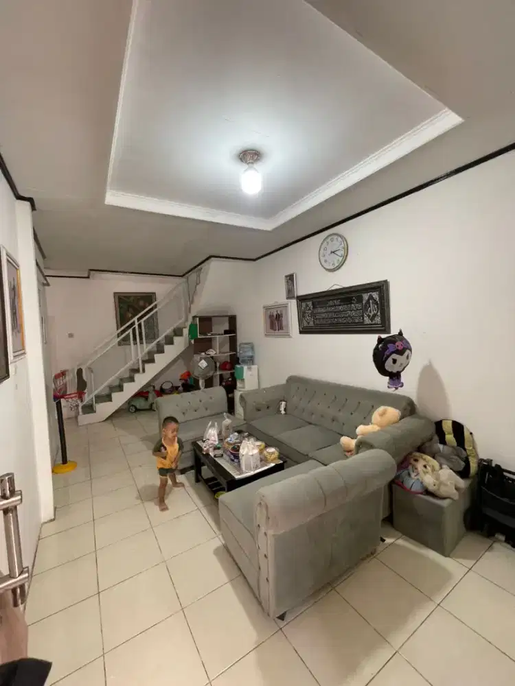 dijual rumah butuh cepat 2 lantai SHM
