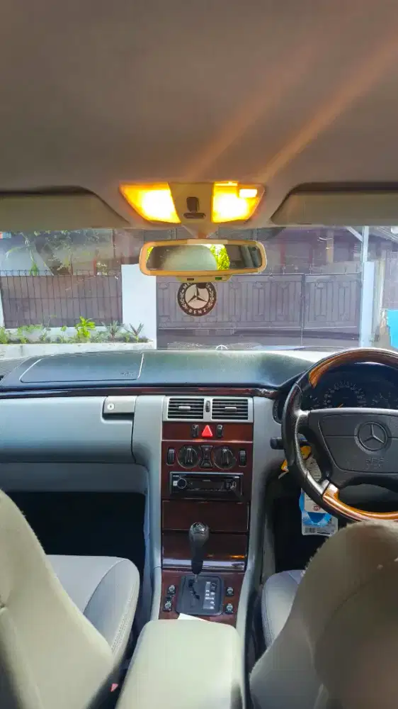 W210 e320 ellegance AT 2007 5 speed