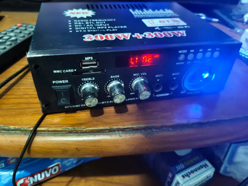 Amplifier karaoke 2 mic minus cuma bisa 1 speaker