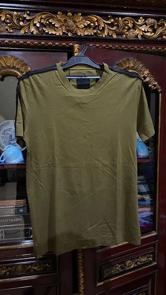 Kaos Givenchy Taped Side Logo