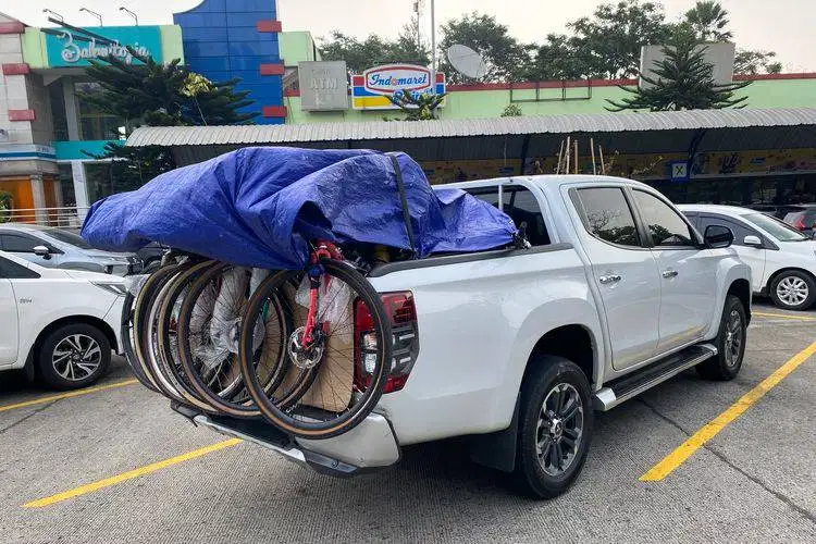 LV Triton Angkutan Travel Kiriman Buhut Muara Teweh Puruk Cahu Ampah