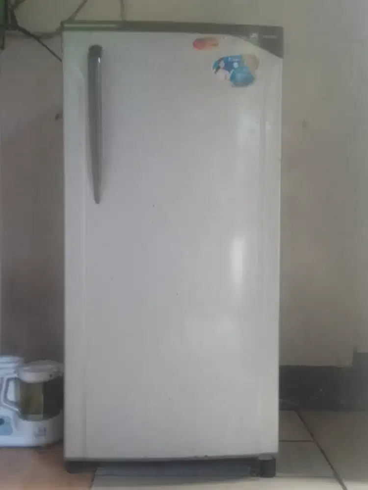 Kulkas Toshiba Normal