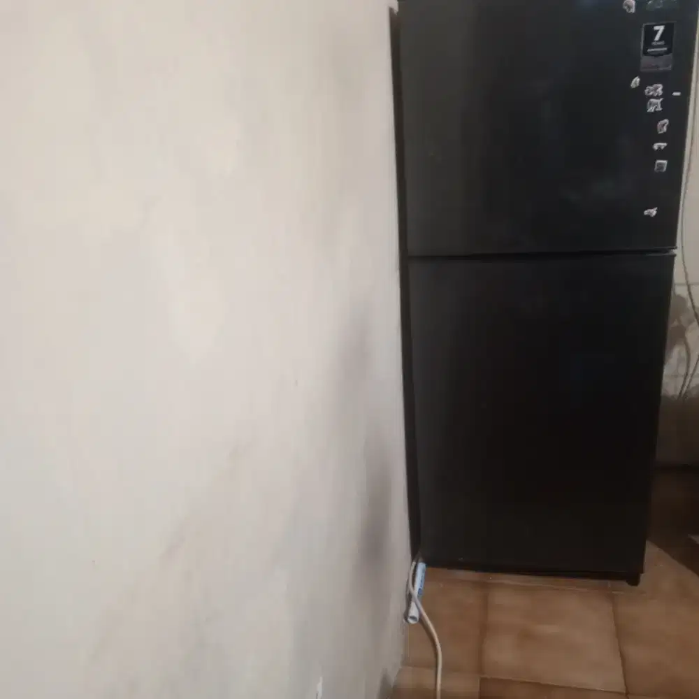 Kulkas 2 pintu merk AQUA