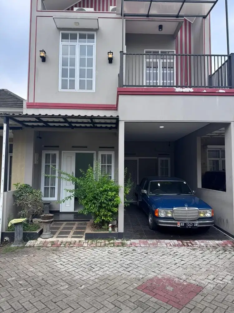 Disewakan / Dijual rumah lantai 2