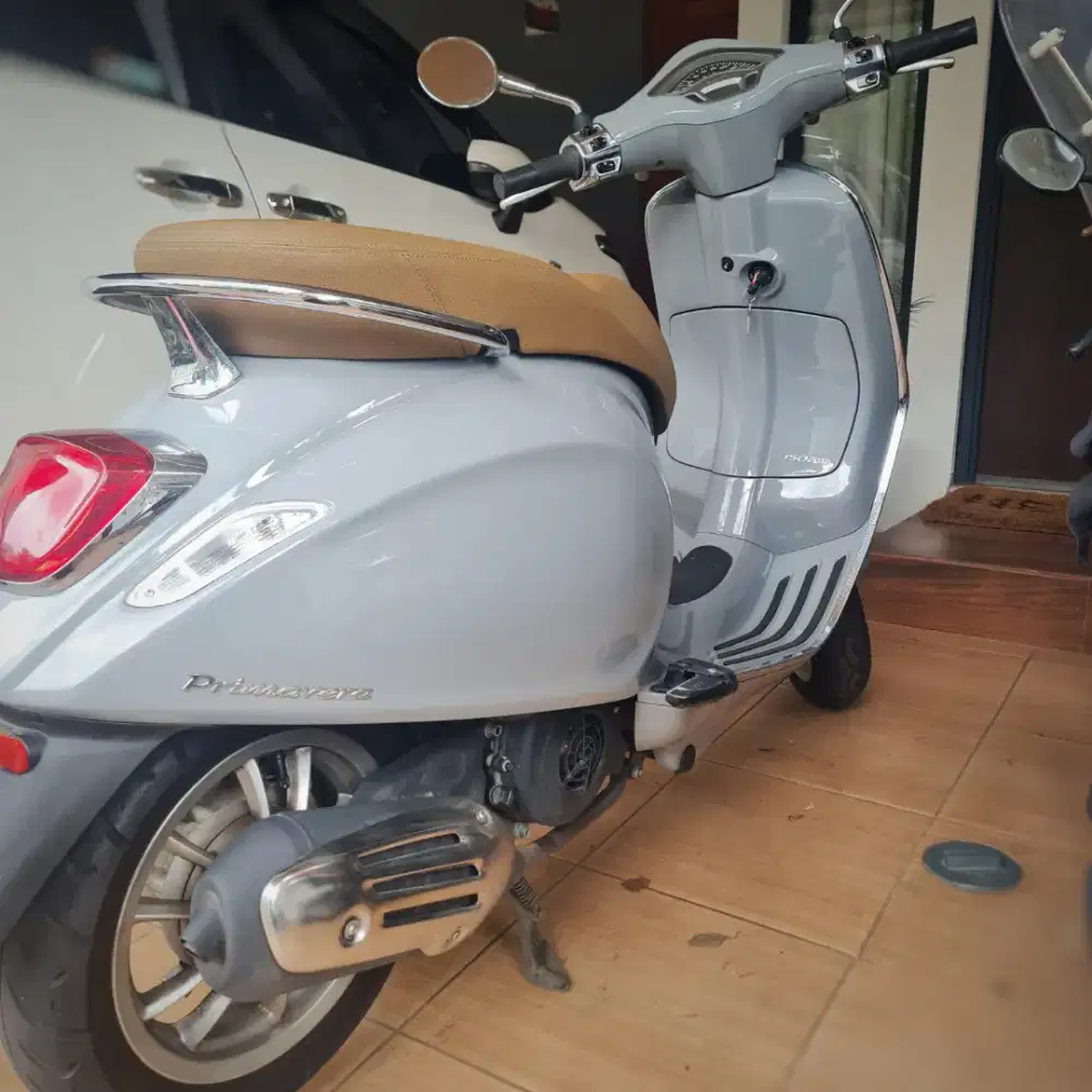Jual Vespa primavera 150 grey 2024 mulus pemakaian sendiri