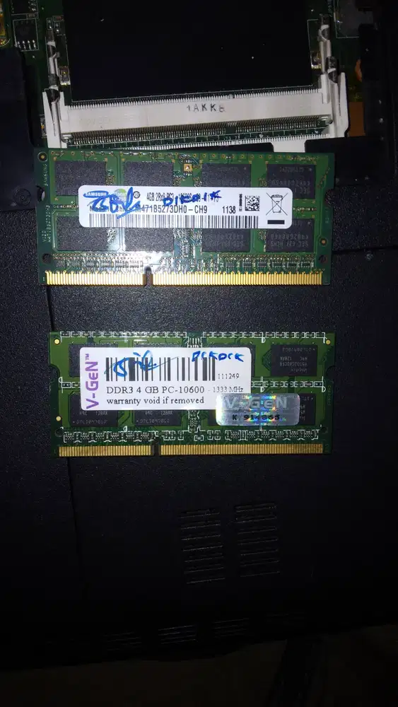 2 Keping RAM 4 GB DDR 3