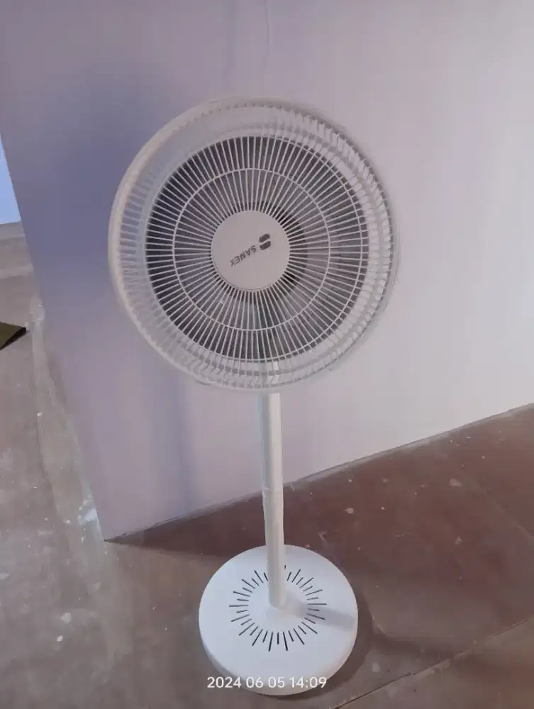 Kipas Angin Sanex 14 Inch Desain Minimalis