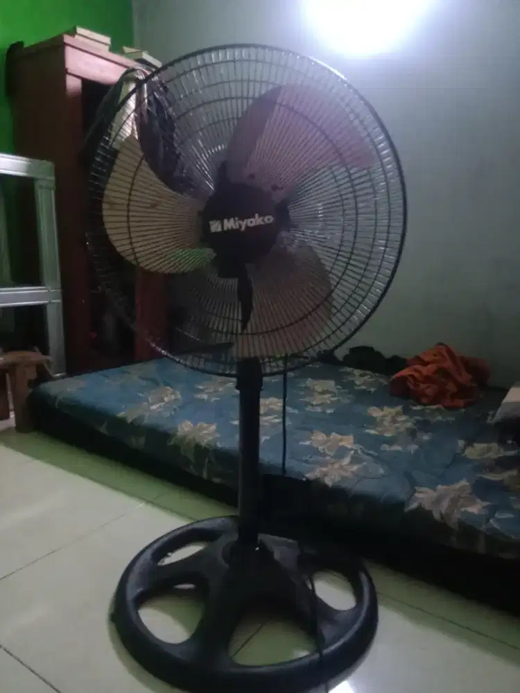 Kipas angin Miyako KST 18 RC