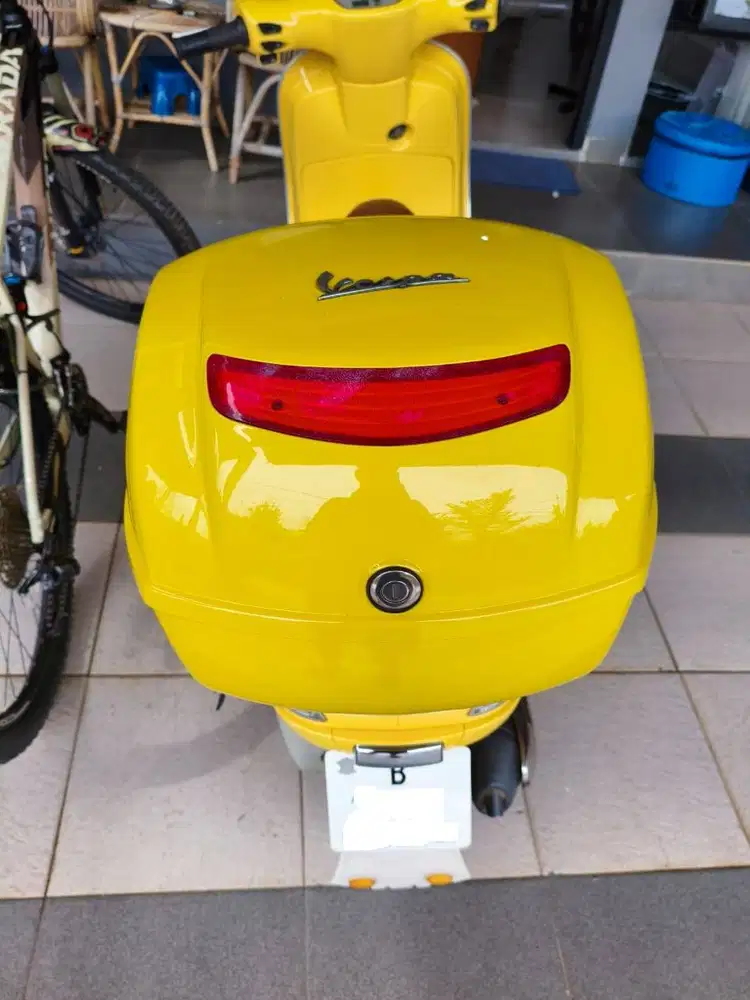 Jual Cepat Top Box Vespa LX Kuning Yellow Original Piaggio Lengkap