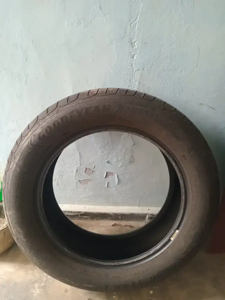 Goodyear ukuran 215/60 R17
