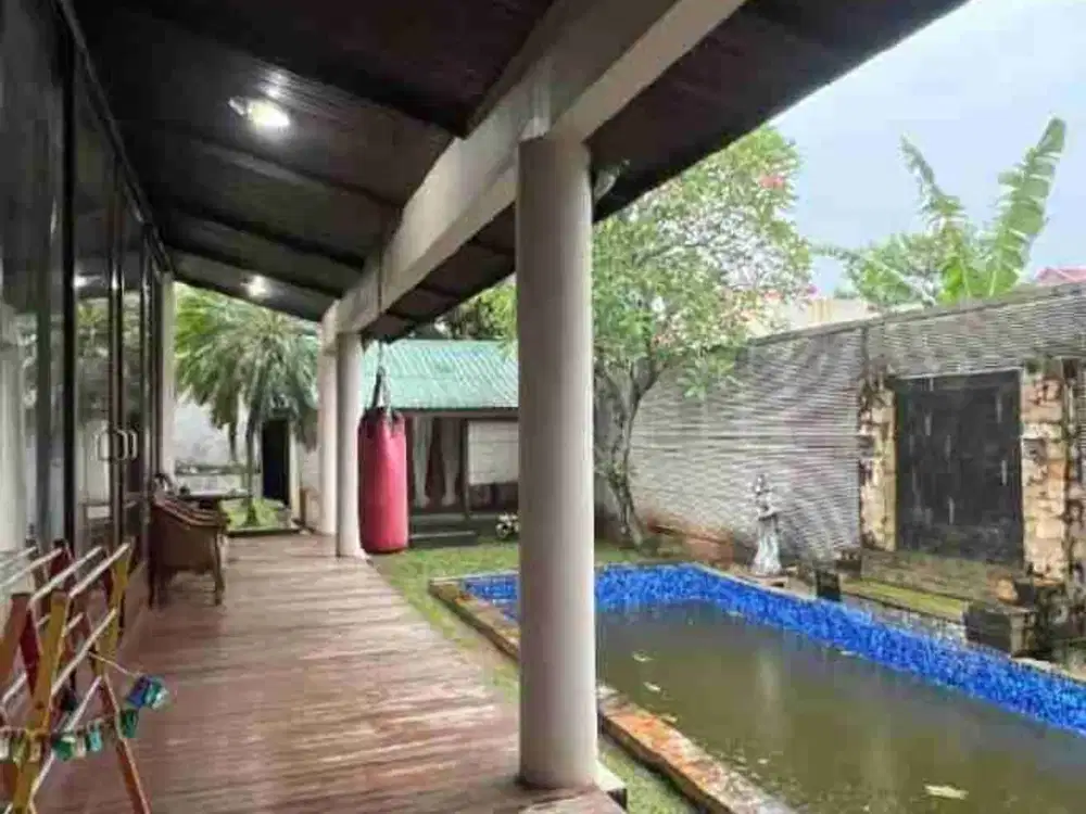 dijual rumah luas di jalan Kebagusan belakang ragunan Jakarta selatan