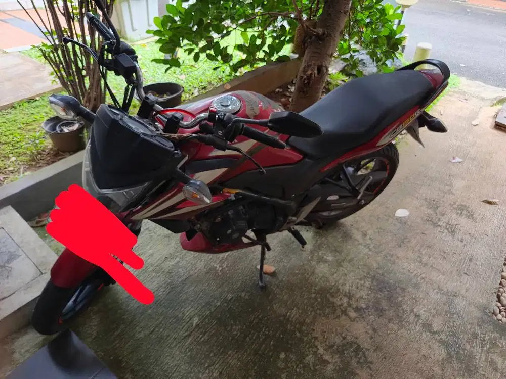 CB150R tahun 2014 butuh Service Jual Seadanya