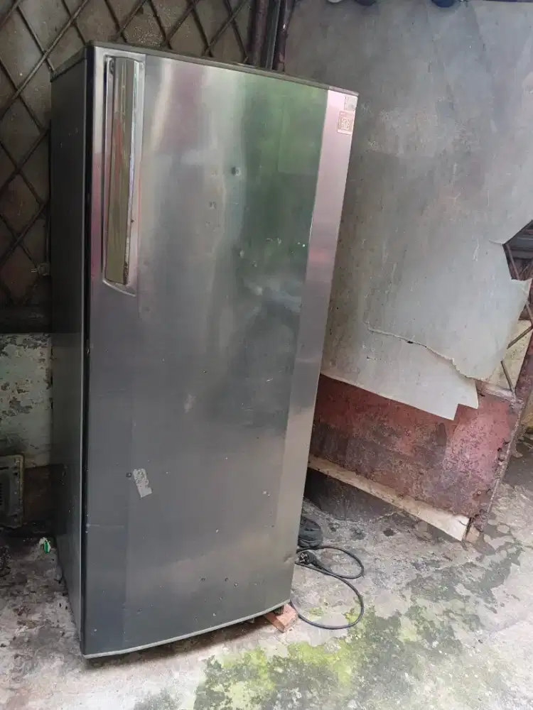 Freezer 6 Rak merk LG Normal