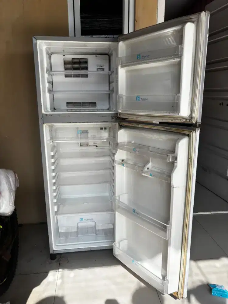 Kulkas Glacio 2 pintu