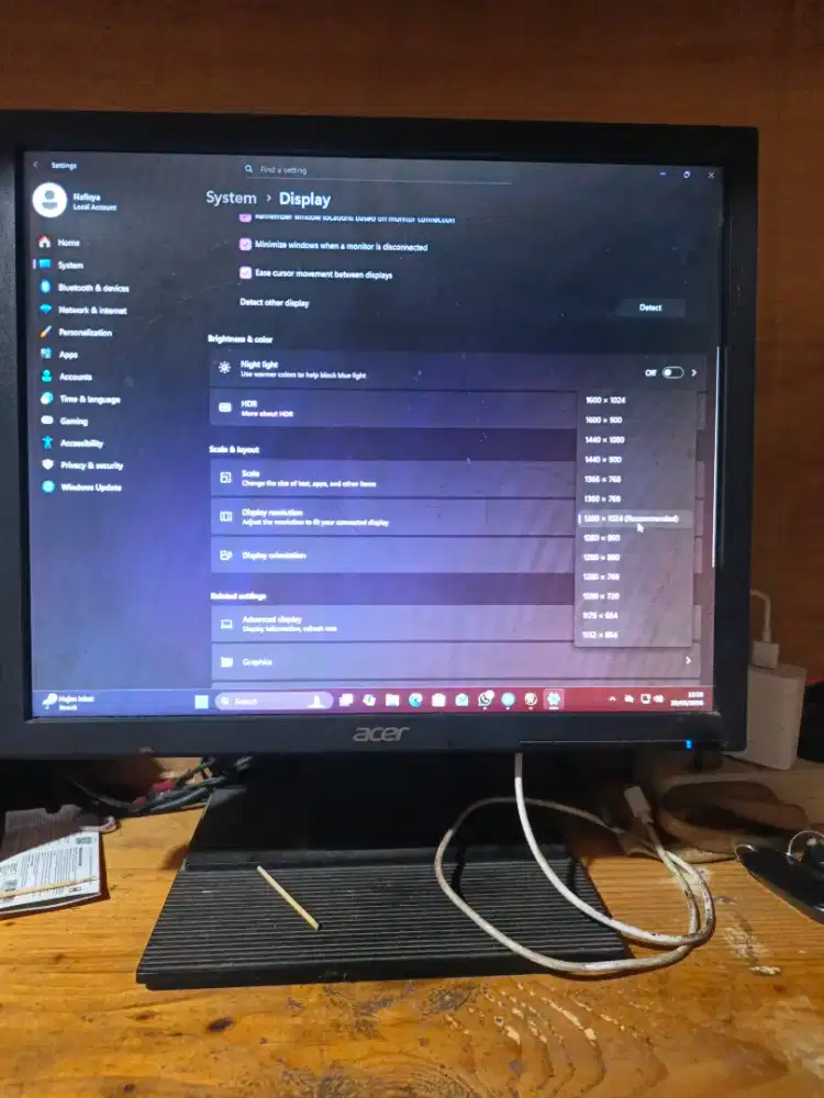Monitor 17 inci kotak