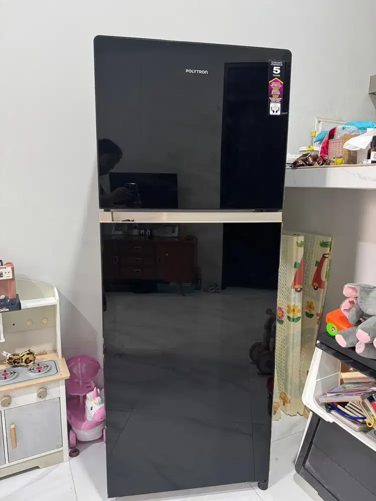 Kulkas 2 Pintu Polytron Belleza Jumbo 260L – Mulus & Dingin Normal