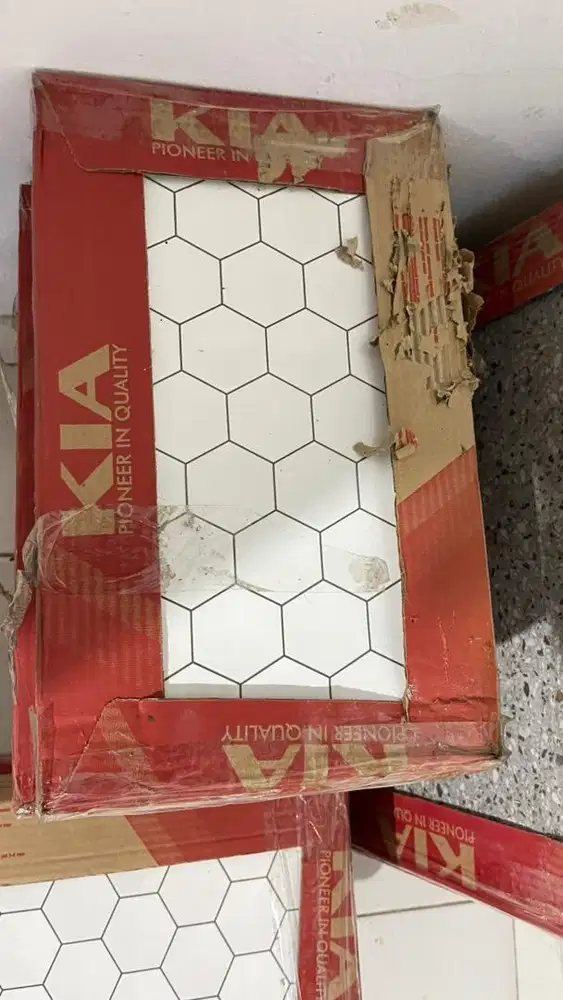 Dijual keramik merk KIA 700.000 ALL IN