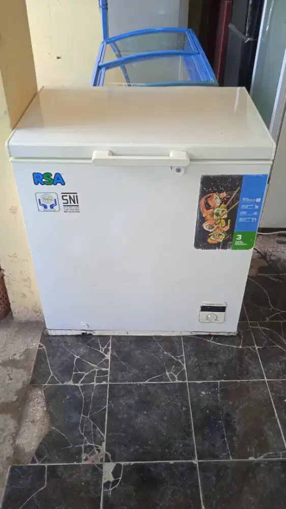 Jual frezzer box merk RSA kafasitas 200 liter masih orian siap antar..