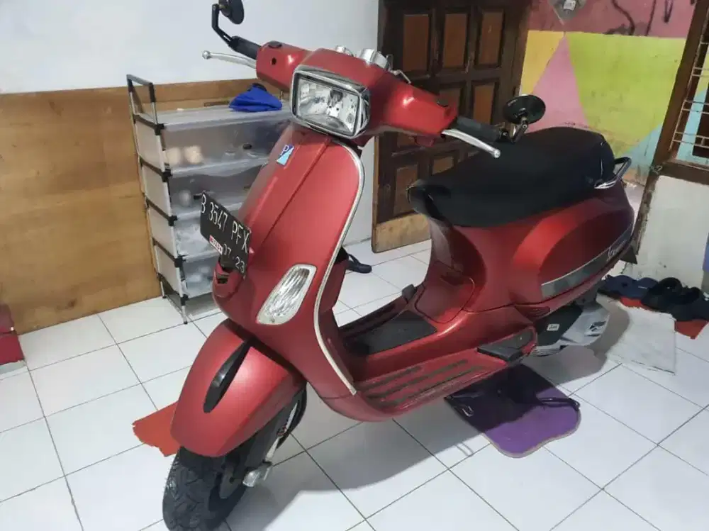 Vespa matic Piaggio S-Iget 125 Merah Mulus