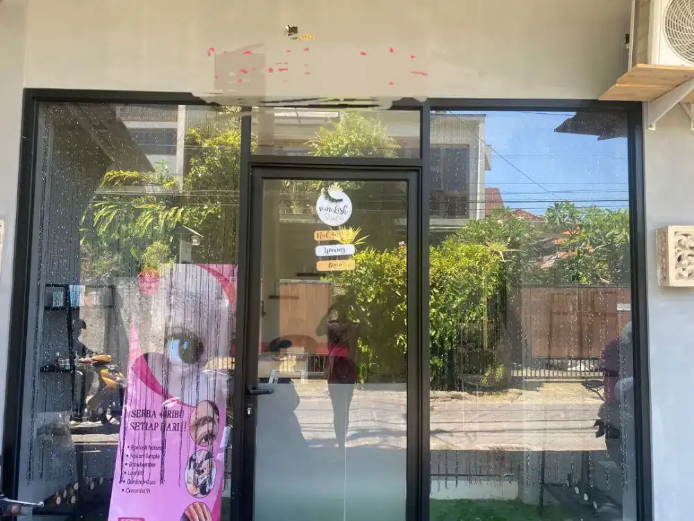 Over kontrak salon beserta isinya