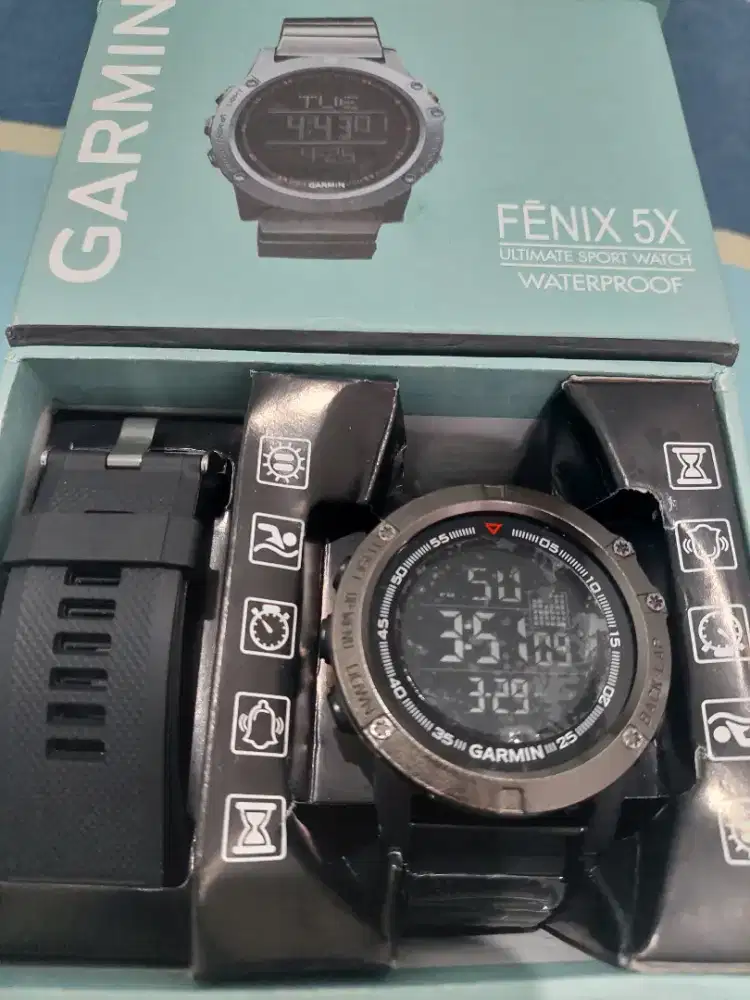 Jam tangan premium Garmin