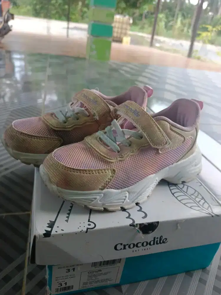 Sepatu anak merk Crocodile