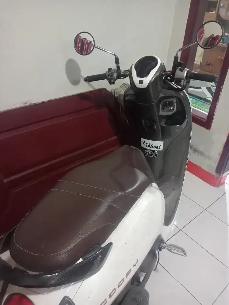 Scoopy prestige white 2023