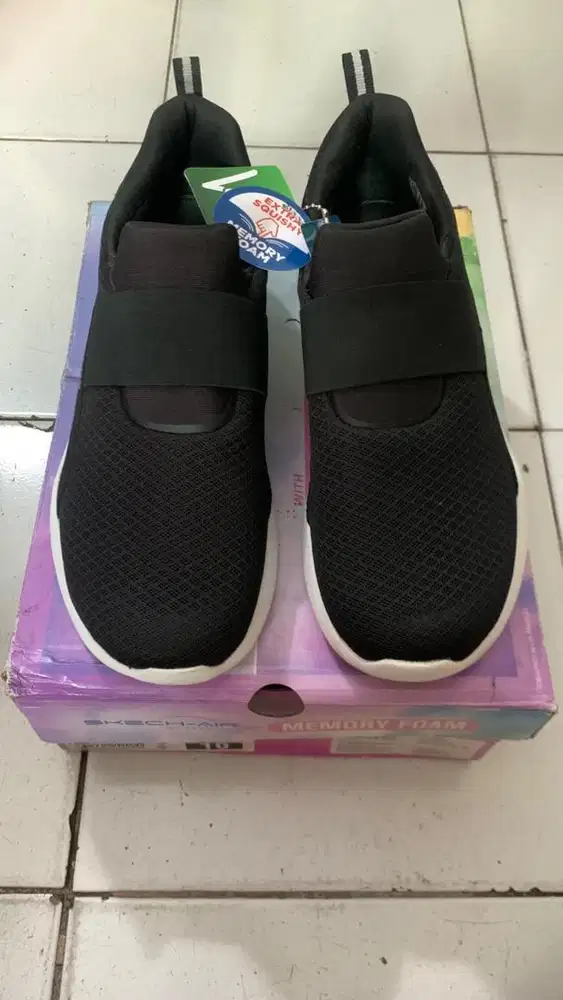 SKECHERS AIR DYNAMIGHT DAILY GRIND