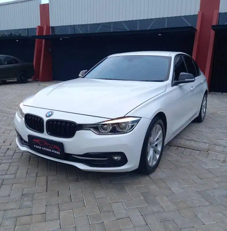 bmw 320i AT 2018 putih, istimewa, low km