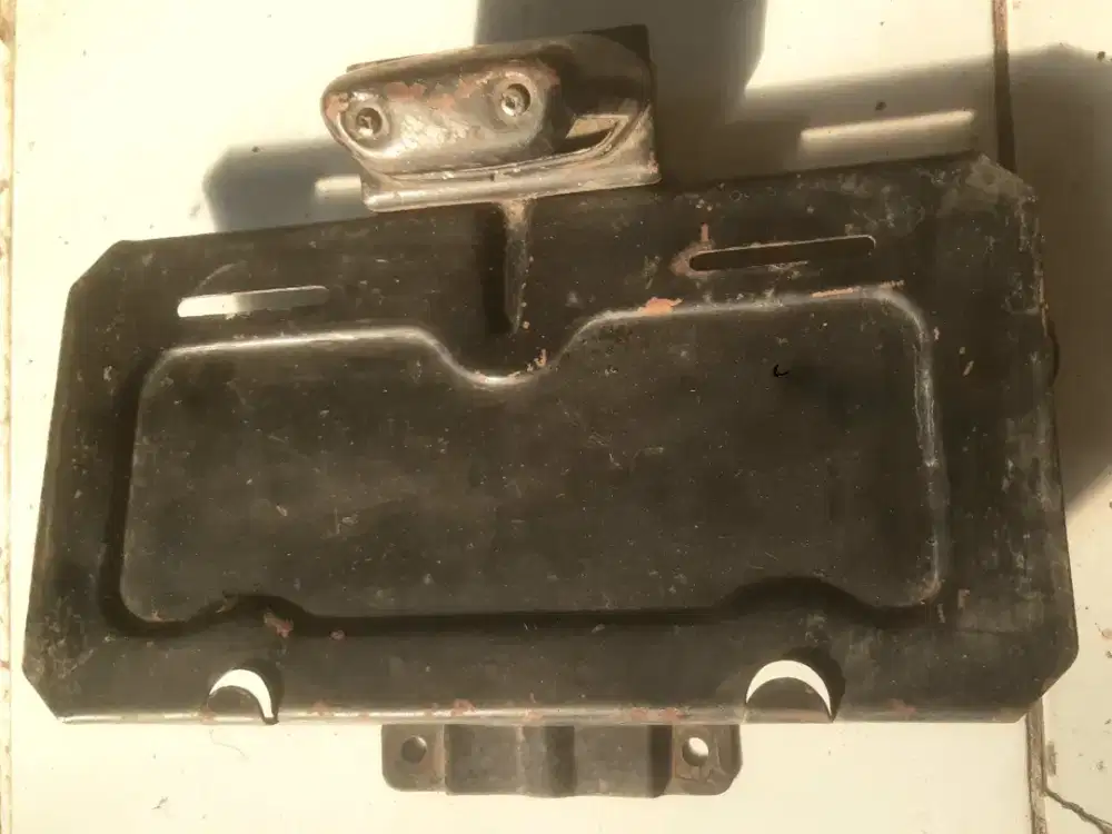 dudukan nomer untuk toyota land cruiser