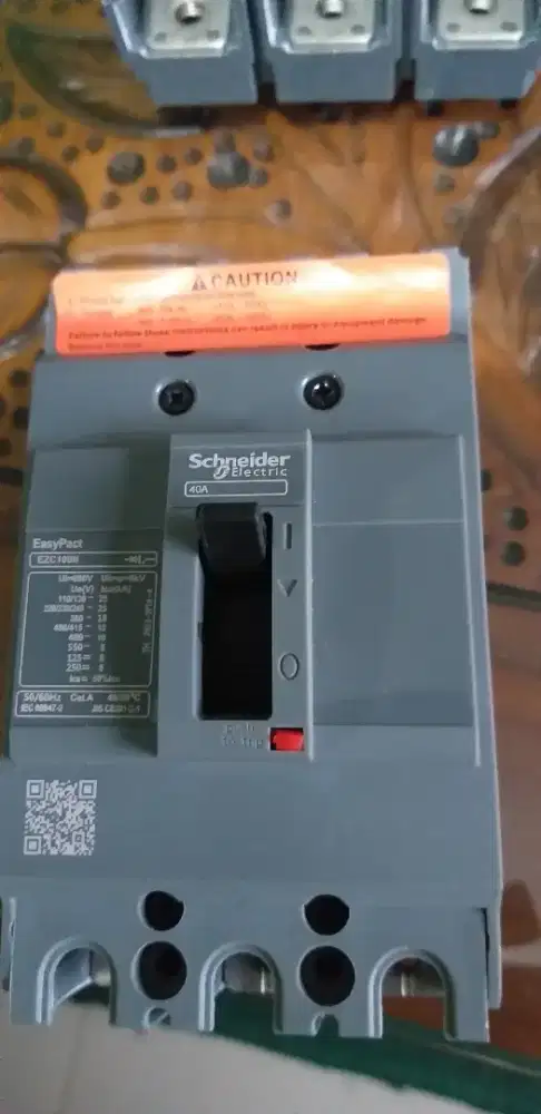 Menjual MCCB 80 Ampere Schneider