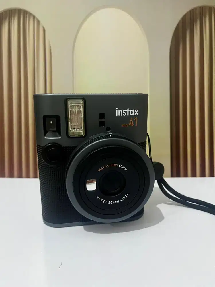 Polaroid Fujifilm Instax Mini 41 | Free Leather Bag & Battery