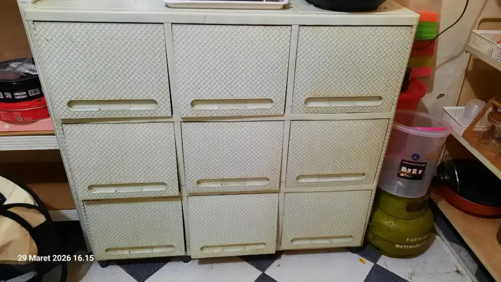 Lemari plastik 9 pintu, bukaan atas