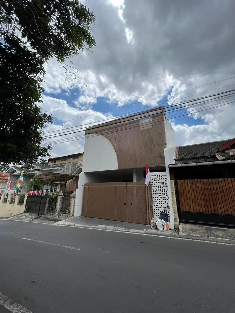 RUMAH STRATEGIS PREMIUM – COCOK UNTUK AIRBNB / HOMESTAY / INVESTASI