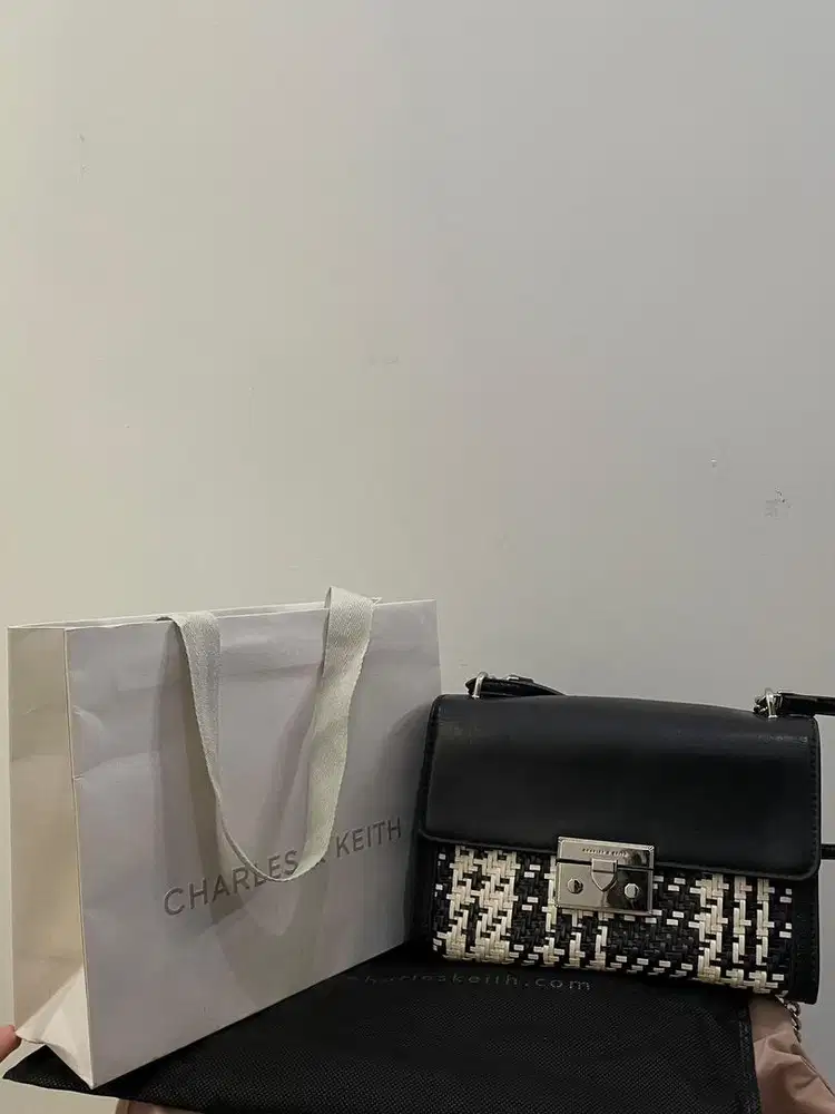 Tas Charles & Keith (ORI) nego