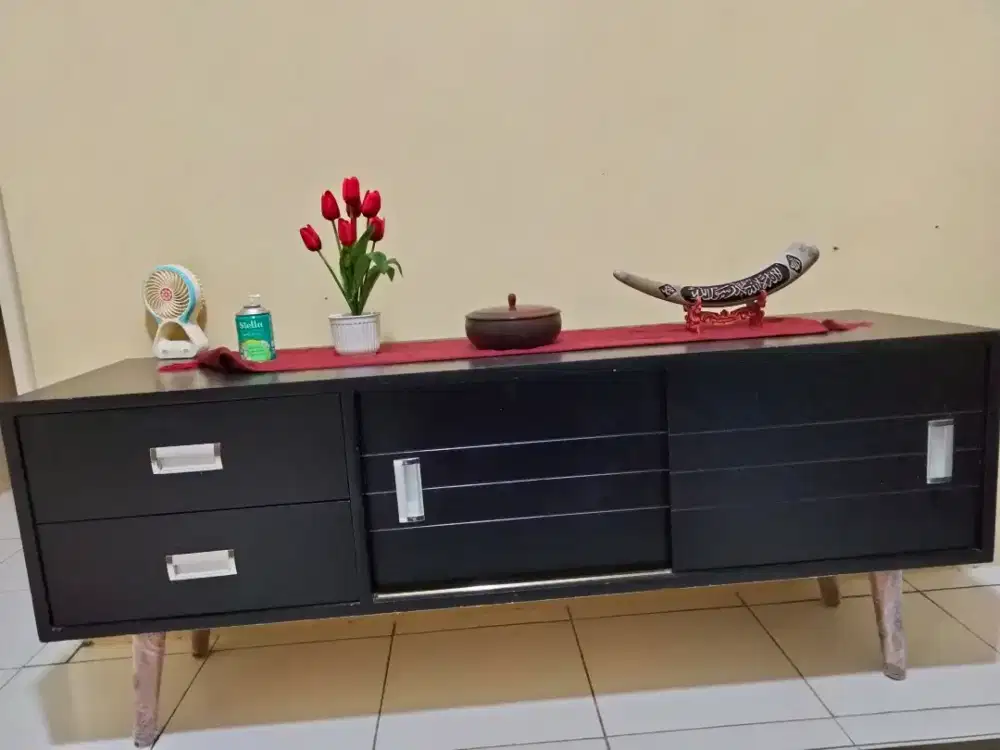 Dijual meja panjang atau meja tv