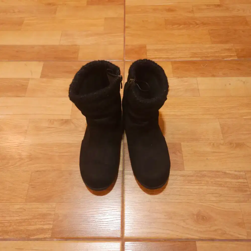 Boots Wanita ABC MART Japan Size M 23,5cm Mulus Hanya Sekali Pakai